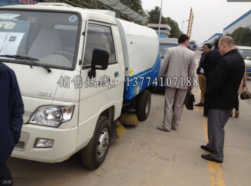 程力專汽掃路車 高效清潔，隨到隨提，品質保障